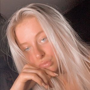 Meet your Posher, Malea